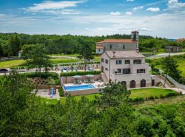 Luxury Pool Villa Gradin - Happy Rentals, Hotel mit Parkplatz in Gračišče