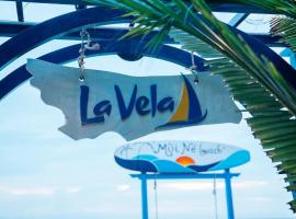 Viesnīca pie pludmales La Vela Beach Cafe & Villas pilsētā Ấp Thiện Sơn
