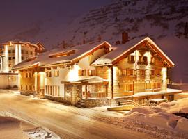 Bentleys House MOUNTAIN Residence, chalet i Zürs am Arlberg