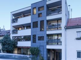 Pár pokojů microhotel, place to stay in Zlín