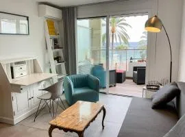 La Prom 2 - a two bedroom apartment with a sea view