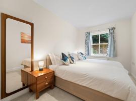 Molesey Apartments, hotel with parking in East Molesey