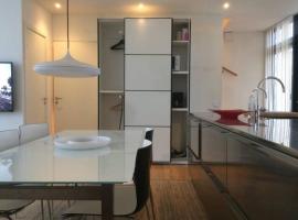 Exclusive 2 level Etage next to Arlanda-City Metro, hotel with parking in Stockholm