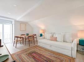 Renovated House Near Beaches, By TimeCooler, hotell i Setúbal