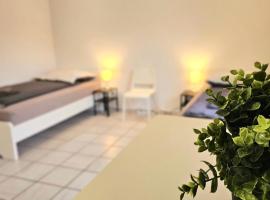 1 room apartment with 3 beds and terrace (ALT03), povoljni hotel u gradu 'Altena'