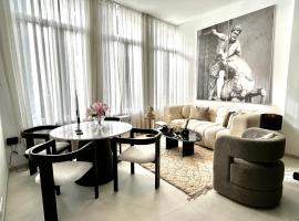 luxury, hotel mewah di Mons
