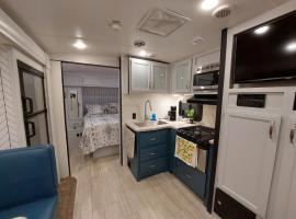 The Torres' Camper Experience!, vacation rental in Tampa