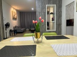 Roxy Apartment Kuching, hotel near Charles Brooke Memorial Kuching, Kuching