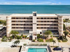Direct Oceanfront Condo with amazing Views near Cocoa Beach, hotel v destinaci Cocoa Beach