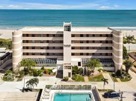 Direct Oceanfront Condo with amazing Views near Cocoa Beach
