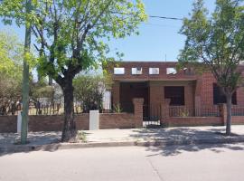 MAILY Guest House, bed & breakfast i Alta Gracia