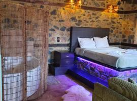 Suites Mouses, hotel sa Palaios Agios Athanasios