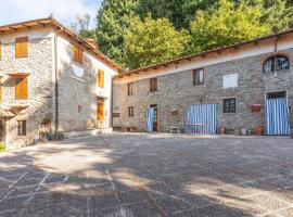 Stunning Home In Villa Di Piteccio With House A Panoramic View, hotel di Piteccio