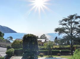 Amazing Apartment In Recco With Kitchen, feriebolig ved stranden i Recco