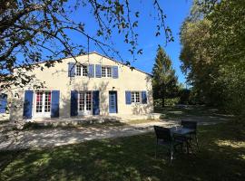 Maison de campagne cosy dans la verdure, hotell i Champniers