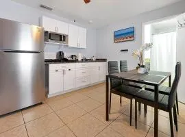 JetPad Tampa Modern studio near Busch Gardens & Airport