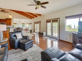 Hawaiian Retreat with Ocean Views in Captain Cook!, cottage in Papa Bay Estates