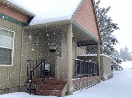 Juniper Ridge Chalet at Eagle Crest Resort, hotel in Redmond