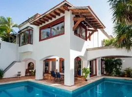 Villa tropically in Hotel Zone