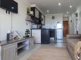 Shell Shores -Apartment with balcony, Sea views and private parking