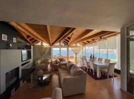 SeaView Golden Penthouse, hotel with jacuzzis in Sarandë
