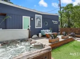 HGTV Featured Tiny Home w Hot Tub Near East 6th St