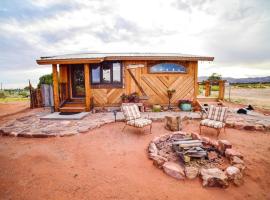 Rustic Ranch Getaway Near Zion, Bryce, Grand Canyon, family hotel in Fredonia