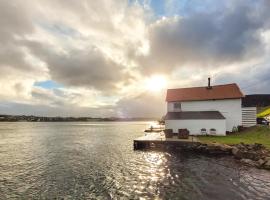 Gorgeous Home In Torvastad With House Sea View، فيلا في Storasund