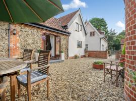 Pear Tree Cottage, hotel with parking in Banham
