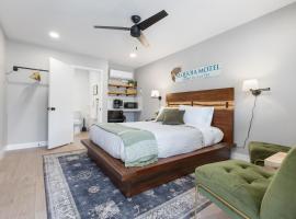 The Belle Sequoia Motel RM9, pet-friendly hotel in Three Rivers