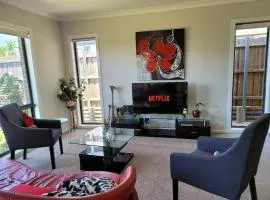 Lovely New 5 Bedroom house + Study/Huge Back Yard