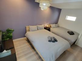 Villa Feliz 101, hotel in Tomari