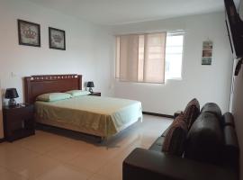 Luxury Apartment -3 bedrooms, ξενοδοχείο σε Santa Cruz de la Sierra