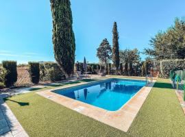 6 bedrooms house with private pool and enclosed garden at Burguillos de Toledo, hotel in Burguillos de Toledo