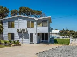 Seaclusion Cottage - Modern renovated beach house