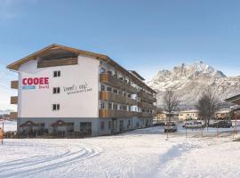 COOEE alpin Hotel Kitzbüheler Alpen，蒂羅爾州聖約翰的飯店