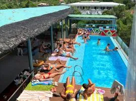 Outpost Hostel - Coron、コロンのホステル
