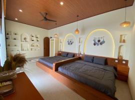 Azalea Room By The Anp Villas, cabin in Cikundul