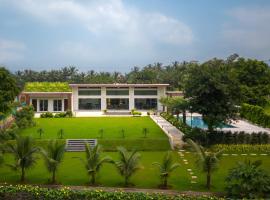 Natures Odyssey by StayVista - Amidst lush greenery with Outdoor pool and Indoor activities, Hotel in Chinchavli