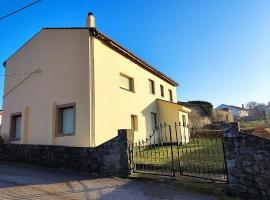 Apartamentos La Portilla, hótel með bílastæði í El Tejo