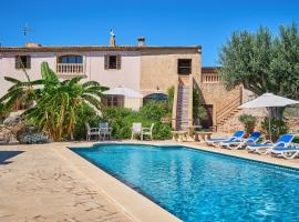 Finca Tanca, hotel with pools in Calonge