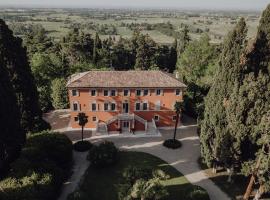 Relais Roncolo 1888, farm stay in Quattro Castella