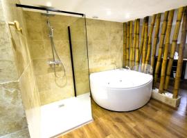 Appartement jacuzzi privatif Love&Zen, hotel with parking in Verneuil d'Avre et d'Iton