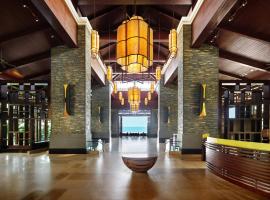 Sheraton Shenzhou Peninsula Resort, spa hotel in Wanning