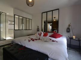 Appartement jacuzzi privatif : Urban Love, φθηνό ξενοδοχείο σε Verneuil d’Avre et d’Iton