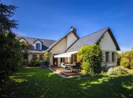 7 Bedroom Secluded Villa close to Prague, hotel a Ricany