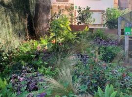 Fantàstica casa amb jardí en plena COSTA BRAVA, хотел в Санта Кристина д'Аро