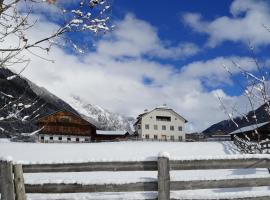 Halbwöhrerhof, hotel amb aparcament a Anterselva di Mezzo