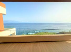 Ocean Mirror Apartment, Ferienwohnung in Praia