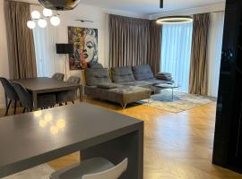 The Glowing Marmara - Life in City Center, hotel in zona Maestro Business Center, Cluj-Napoca